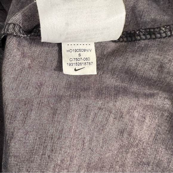 Nike Men's Dark Gray Long Sleeve Tee - Picture 4 of 5